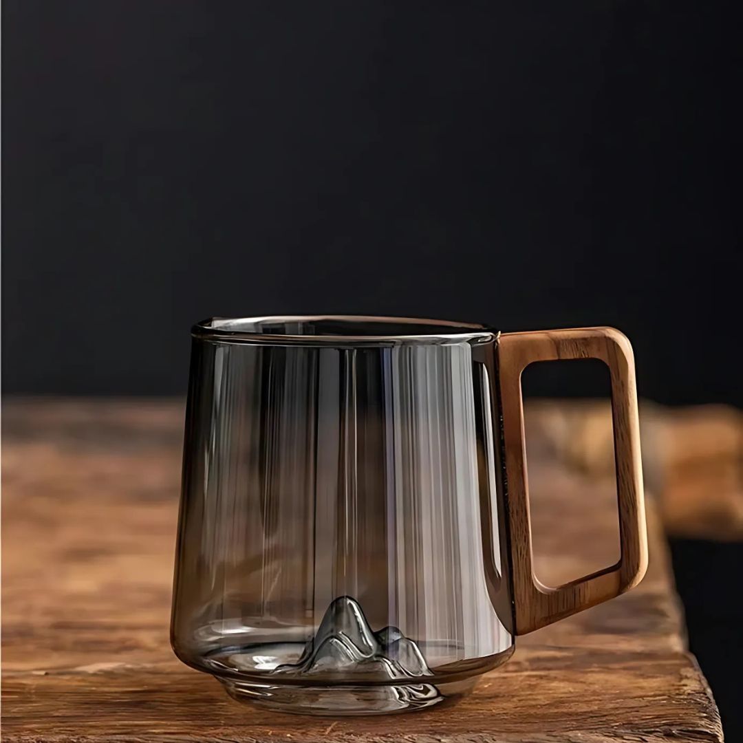 SierraGlow – Elegant Glazen Drinkbeker met Houten Handgreep voor een Verfijnde Beleving