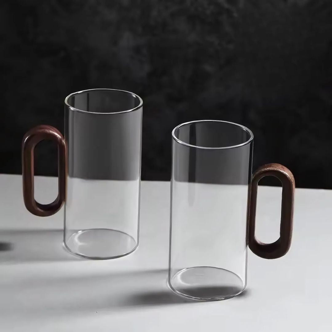 NordLoom – Ambachtelijke Luxe Mok van Glas & Walnoothout voor een Tijdloos Interieurmoment