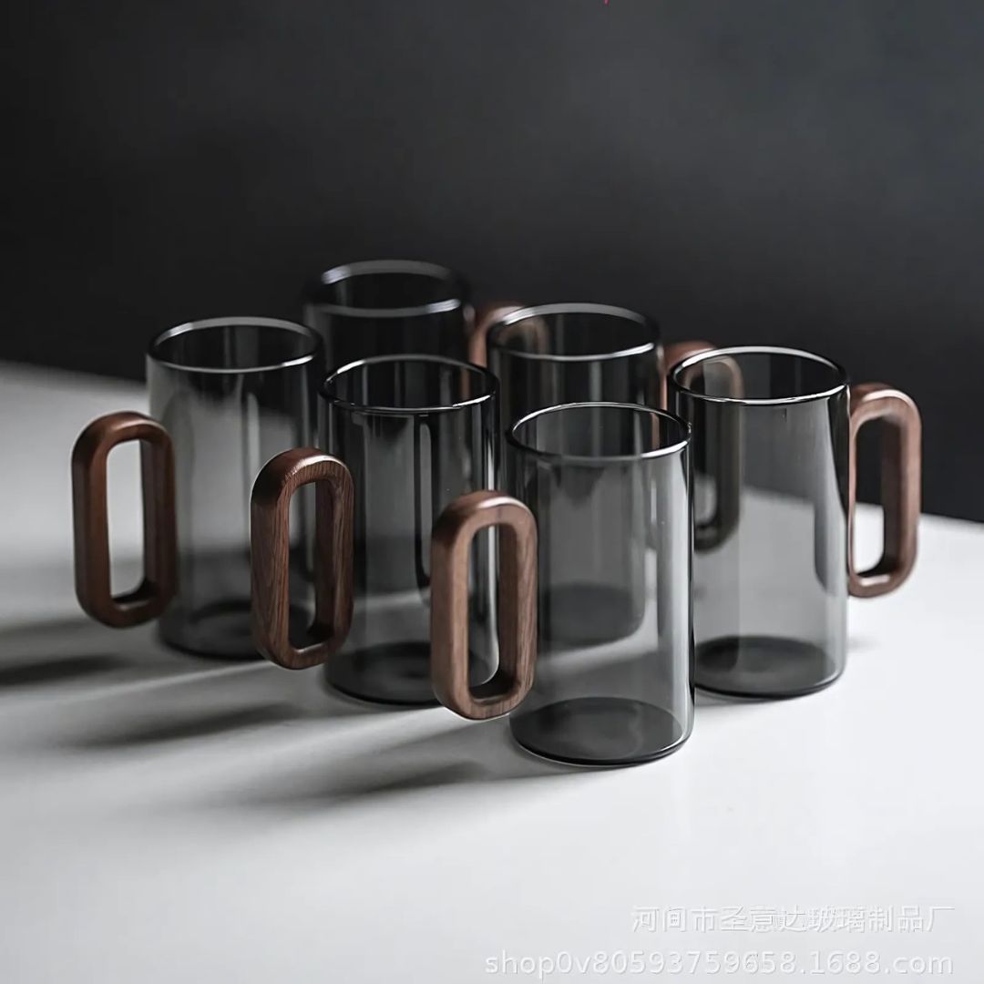 NordLoom – Ambachtelijke Luxe Mok van Glas & Walnoothout voor een Tijdloos Interieurmoment