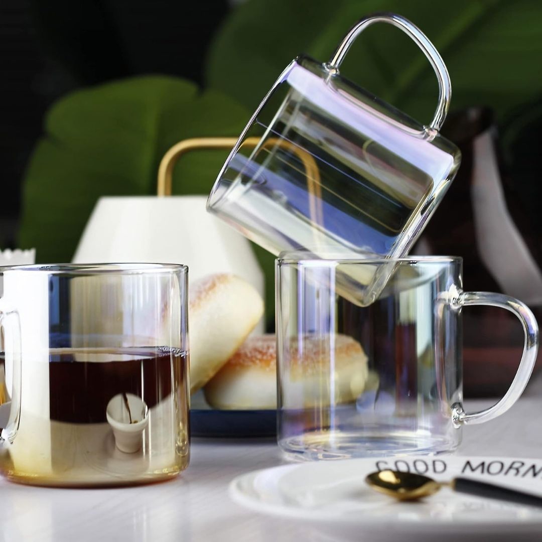 Glassique – Elegant Handgeblazen Theemok met Hittebestendige Greep voor een Stijlvol Drinkmoment