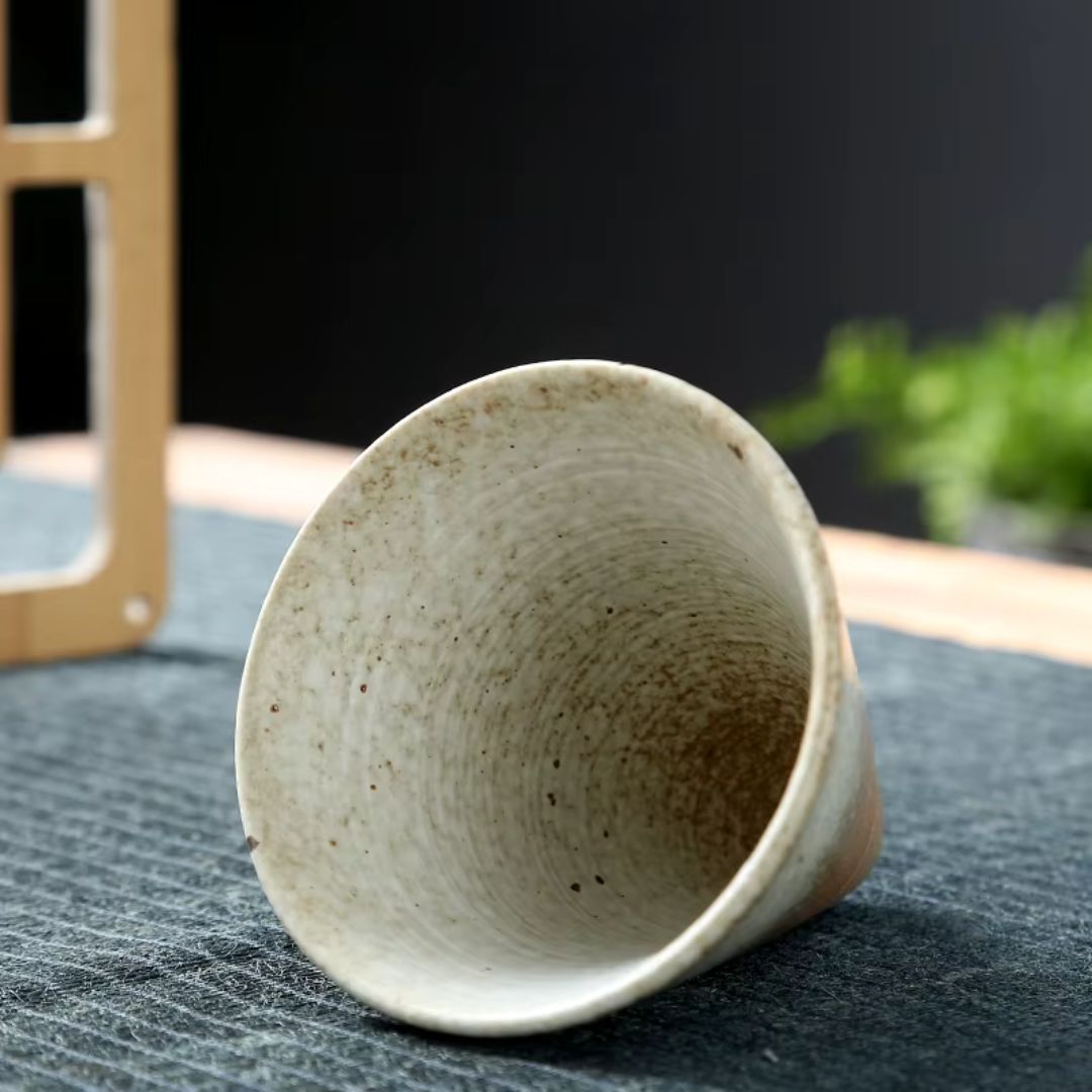 ClayMuse – Artistieke Keramische Mok met Japans Retro-Design voor een Stijlvol Moment