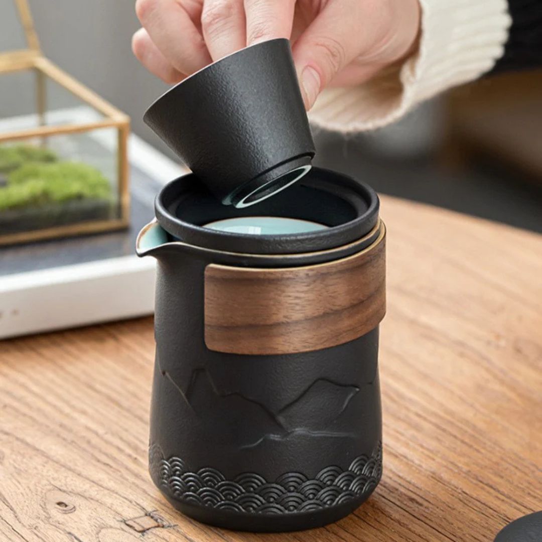 ZenVibe – Elegant Reisset Theeset van Keramiek met Natuurlijk Bamboeaccent