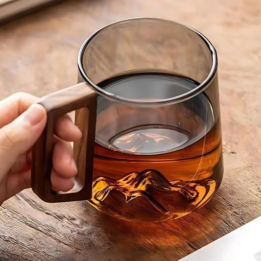 SierraGlow – Elegant Glazen Drinkbeker met Houten Handgreep voor een Verfijnde Beleving